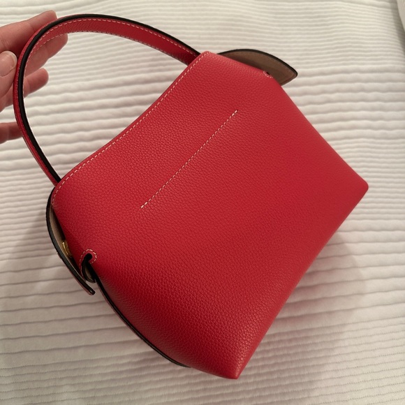 Fleuron Mini Swann in Fuschia - Picture 4 of 10